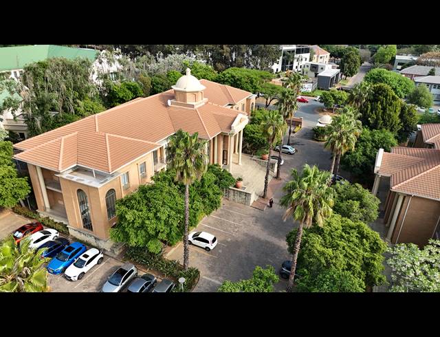 4,790M² OFFICE FOR SALE IN BRYANSTON